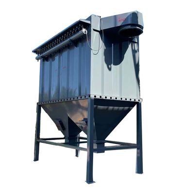 Coletor de poeira de sacos de 800 kg no topo de um grande silo em uma fábrica de cimento